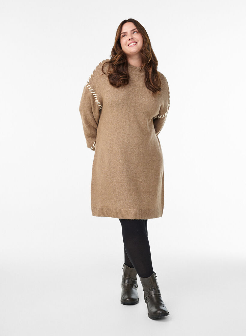Robe en maille avec surpiqûres contrastantes, Camel, Model image number 1