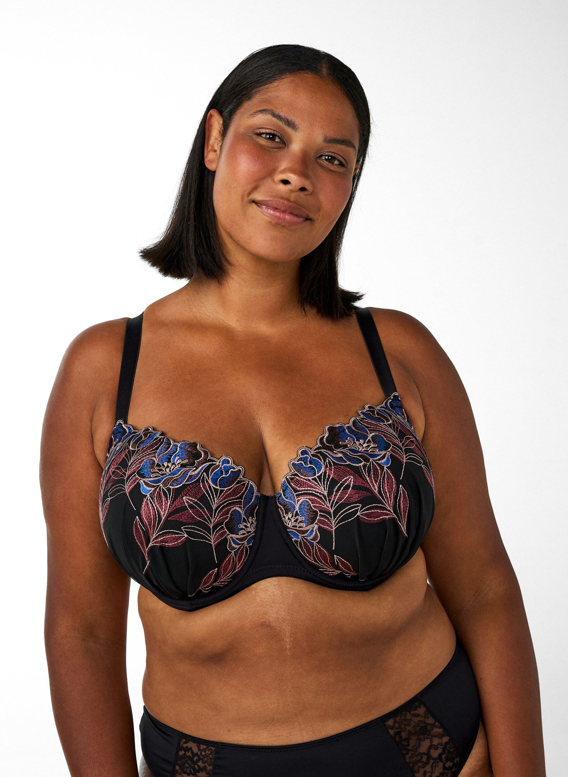ZizziVorgeformter BH mit Blumenstickerei, Schwarz, Model image number 0