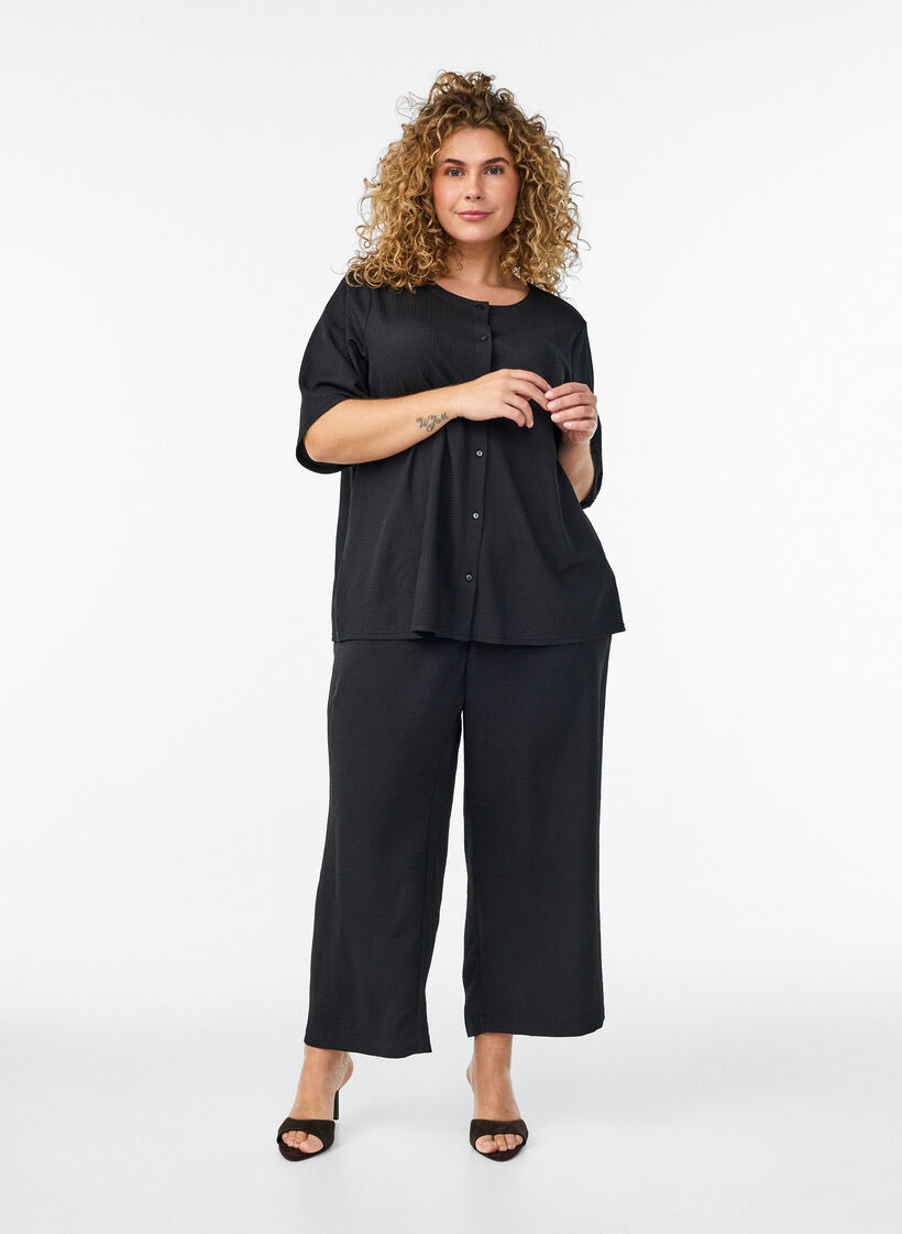 Kurz&auml;rmelige Bluse mit Struktur und Knopfleiste, Schwarz, Model image number 1