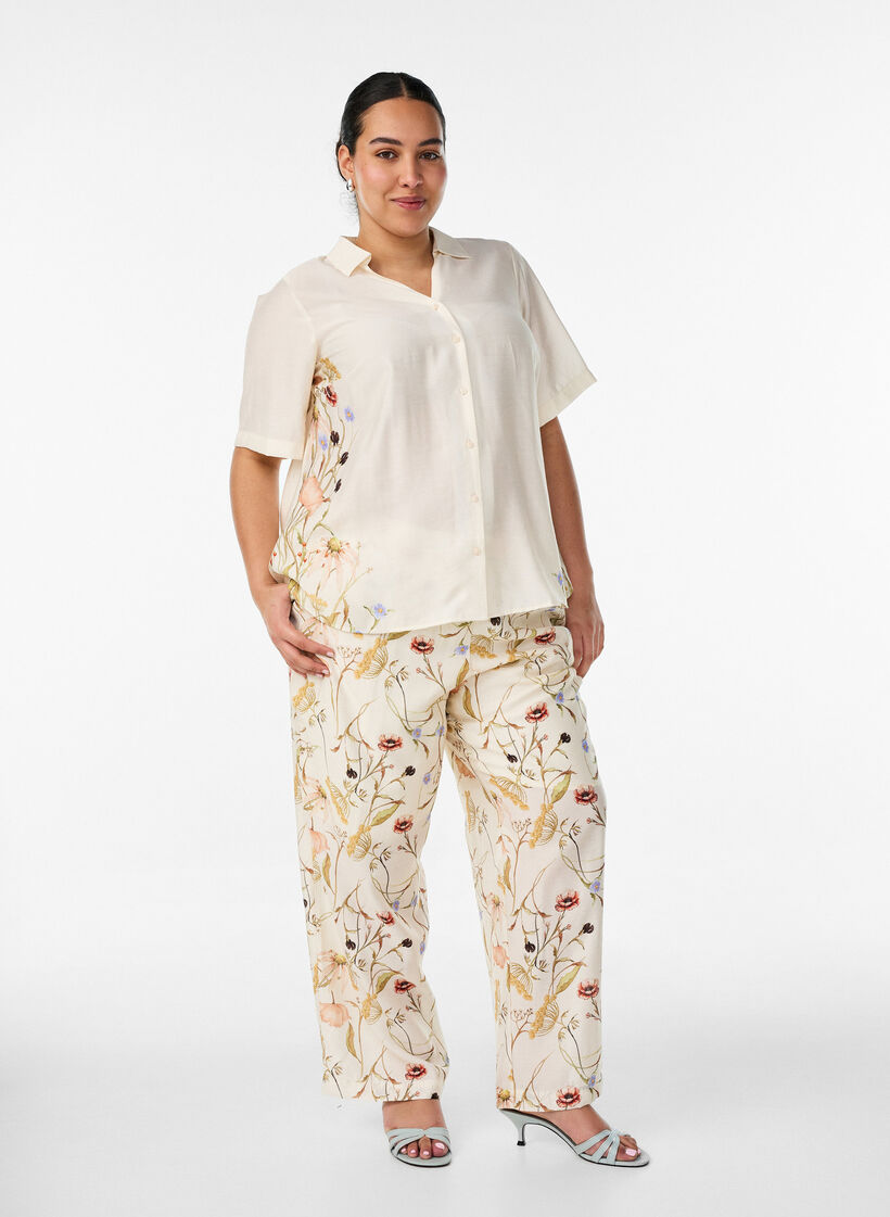 Bluse mit ellbogenlangen &Auml;rmeln und gebl&uuml;mten Details, Beige, Model image number 1