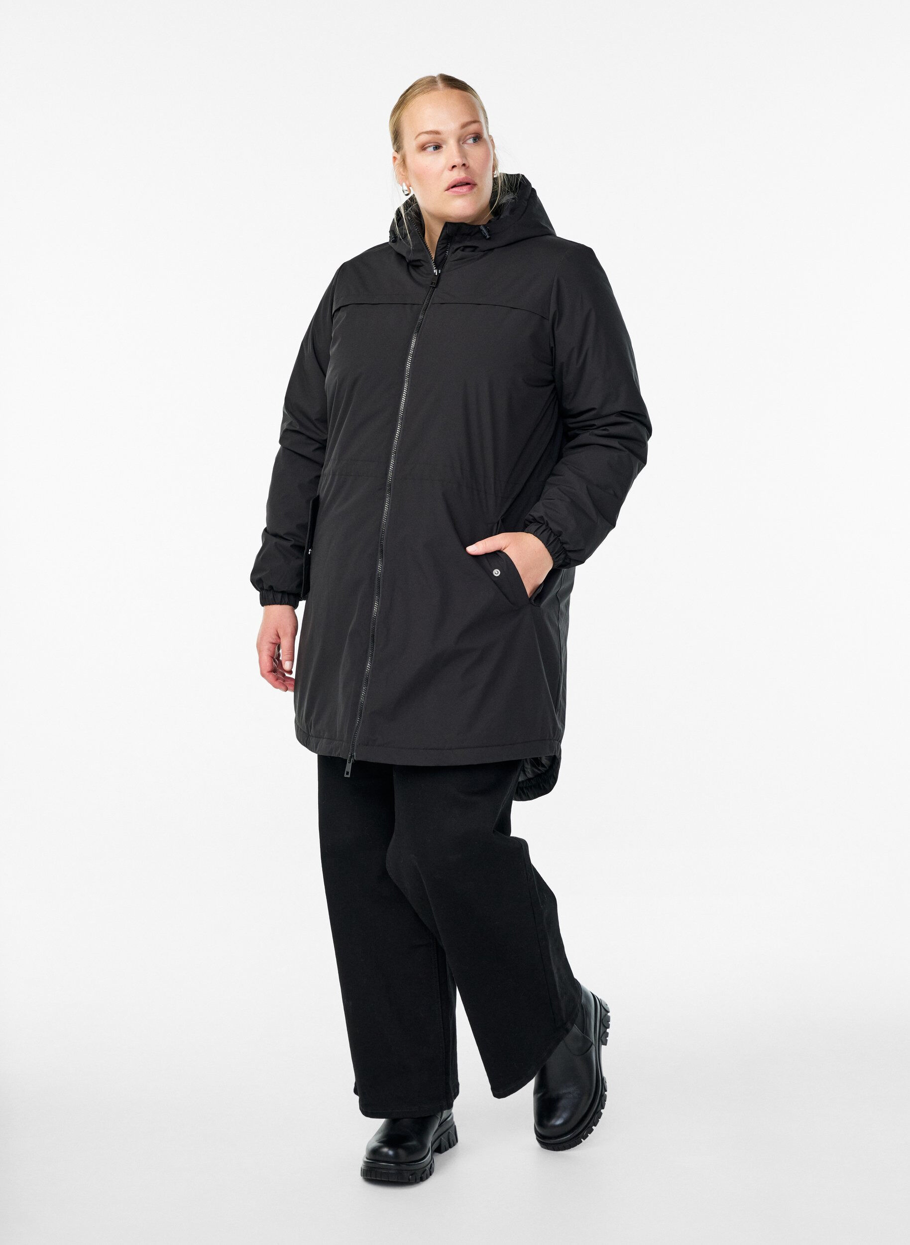 Zizzi Leichter gepolsterter Parka mit Kapuze, Schwarz, Model image number 1