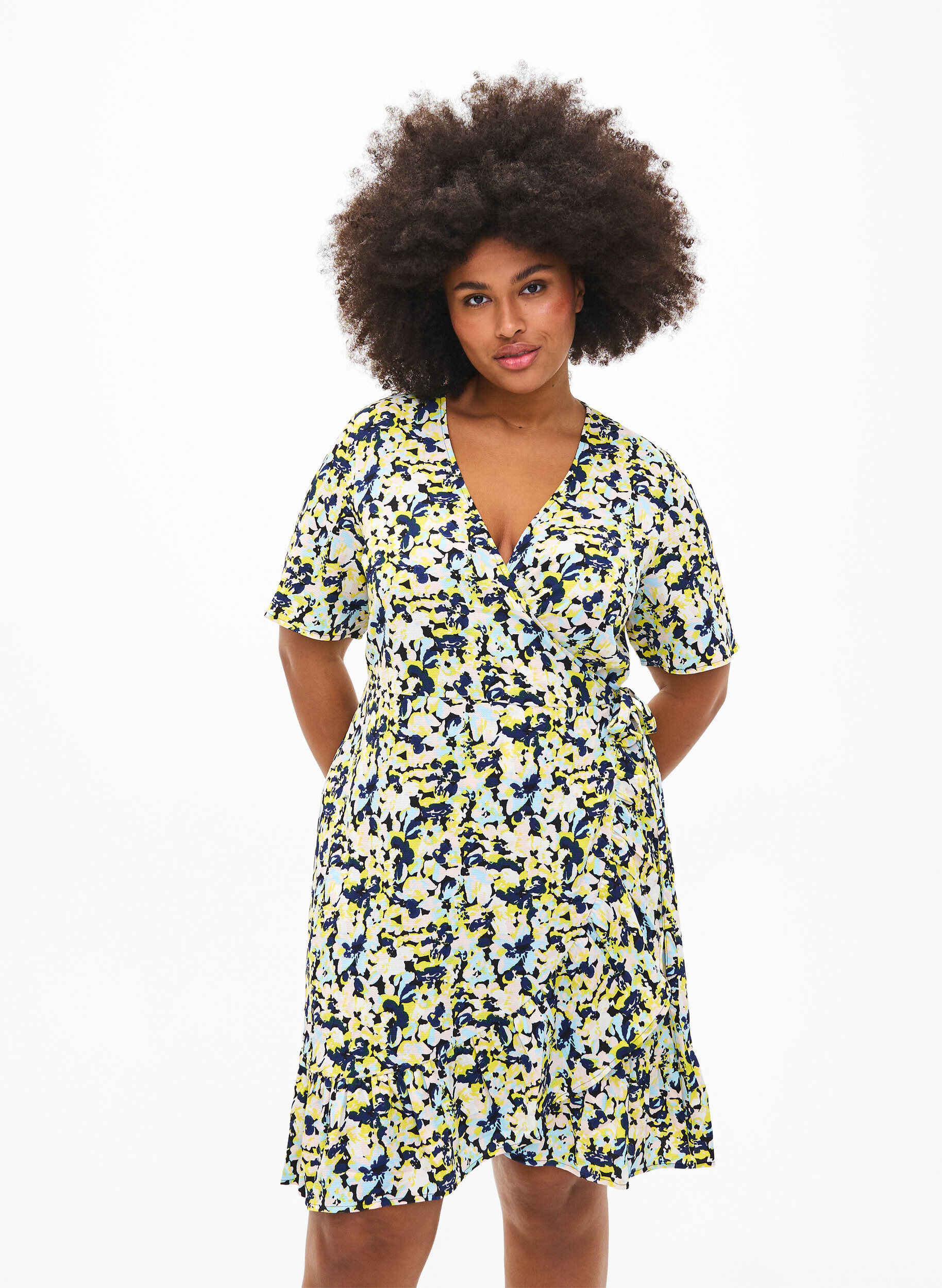 Zizzi Wickelkleid mit Print und kurzen &Auml;rmeln, Gelb, Model image number 0