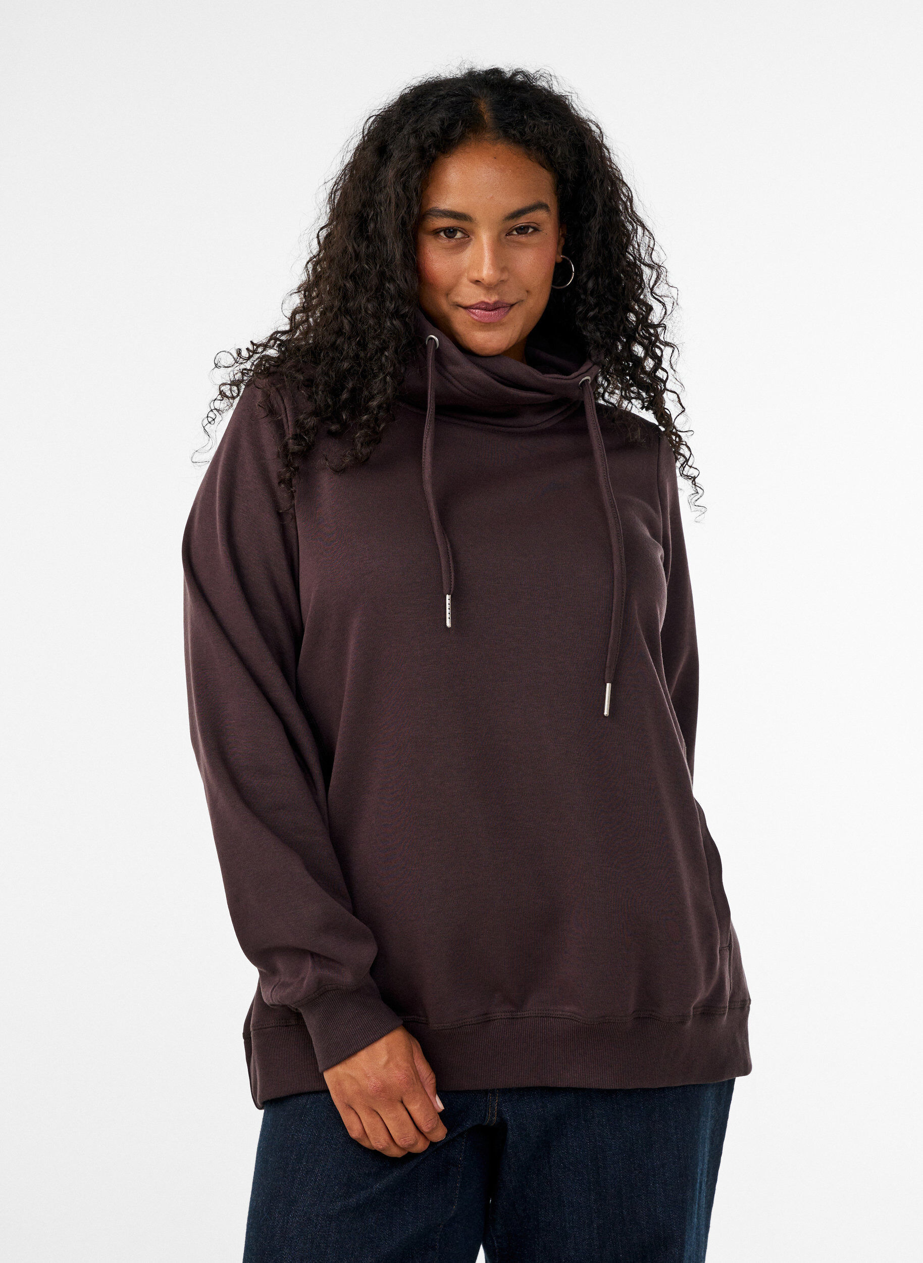 Sweatshirt mit Stehkragen und Taschen, Braun, Model