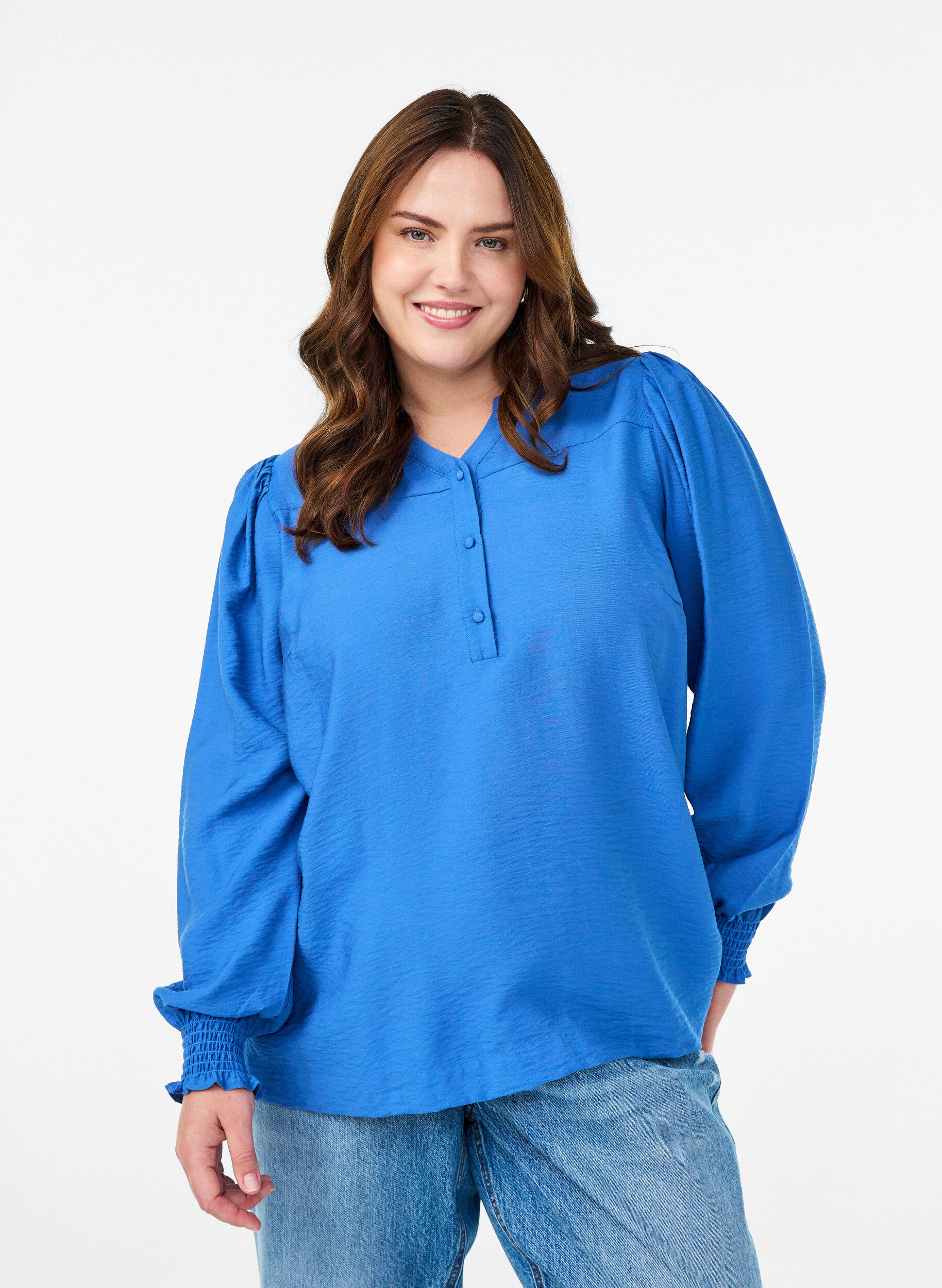 Zizzi Bluse aus Viskose mit Smock und gerafften Details, Blau, Model image number 0