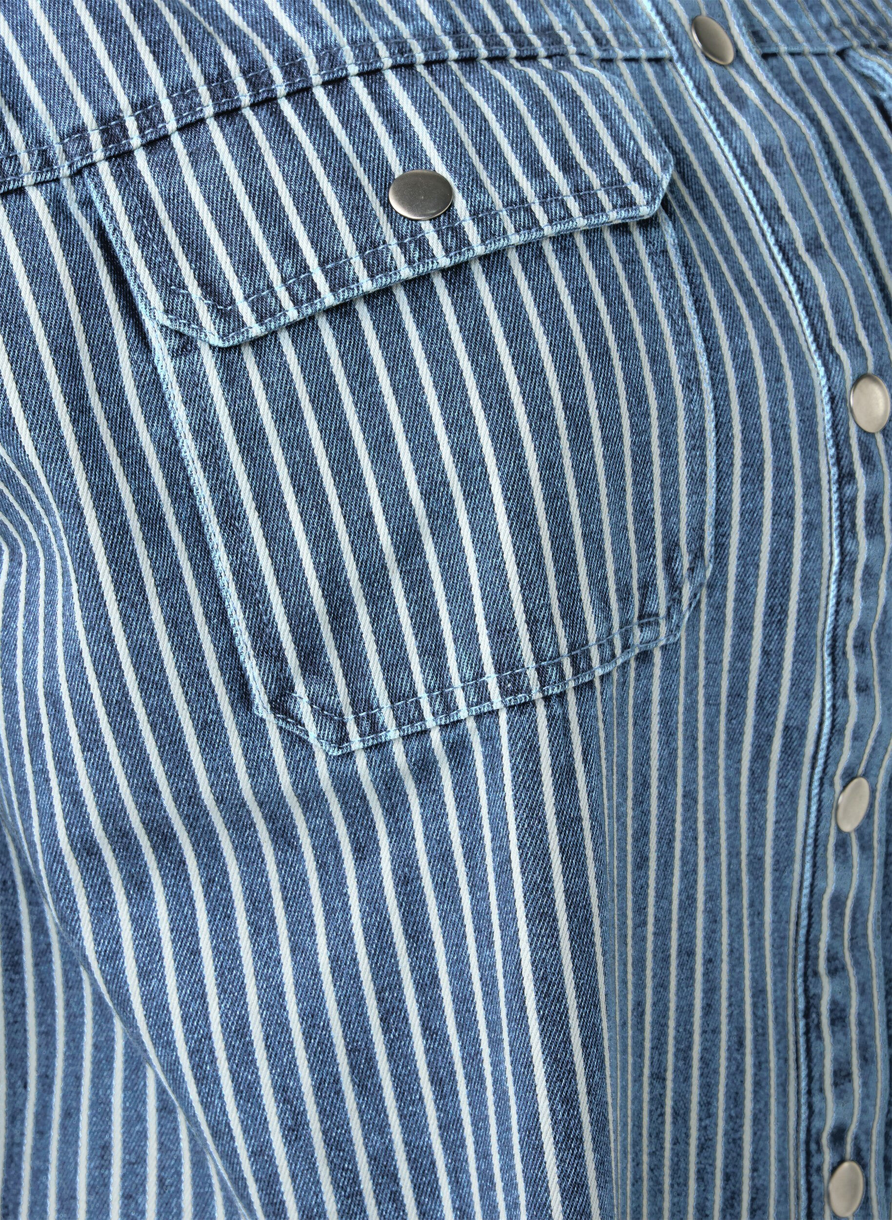 Zizzi Chemise en jean ray&eacute;e avec poches de poitrine, Light B.Denim Stripe, Packshot image number 2