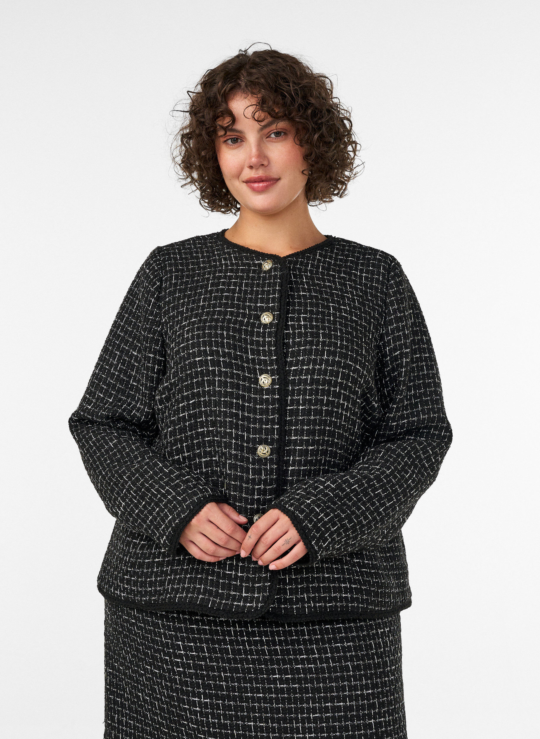 Veste en boucl&eacute; avec boutons dor&eacute;s, Noir, Model
