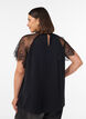 Blouse &agrave; col montant avec manches courtes en dentelle, Noir, Model image number 2
