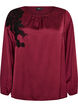 Satinbluse mit Spitzenapplikation und Perlen, Rot, Packshot image number 0
