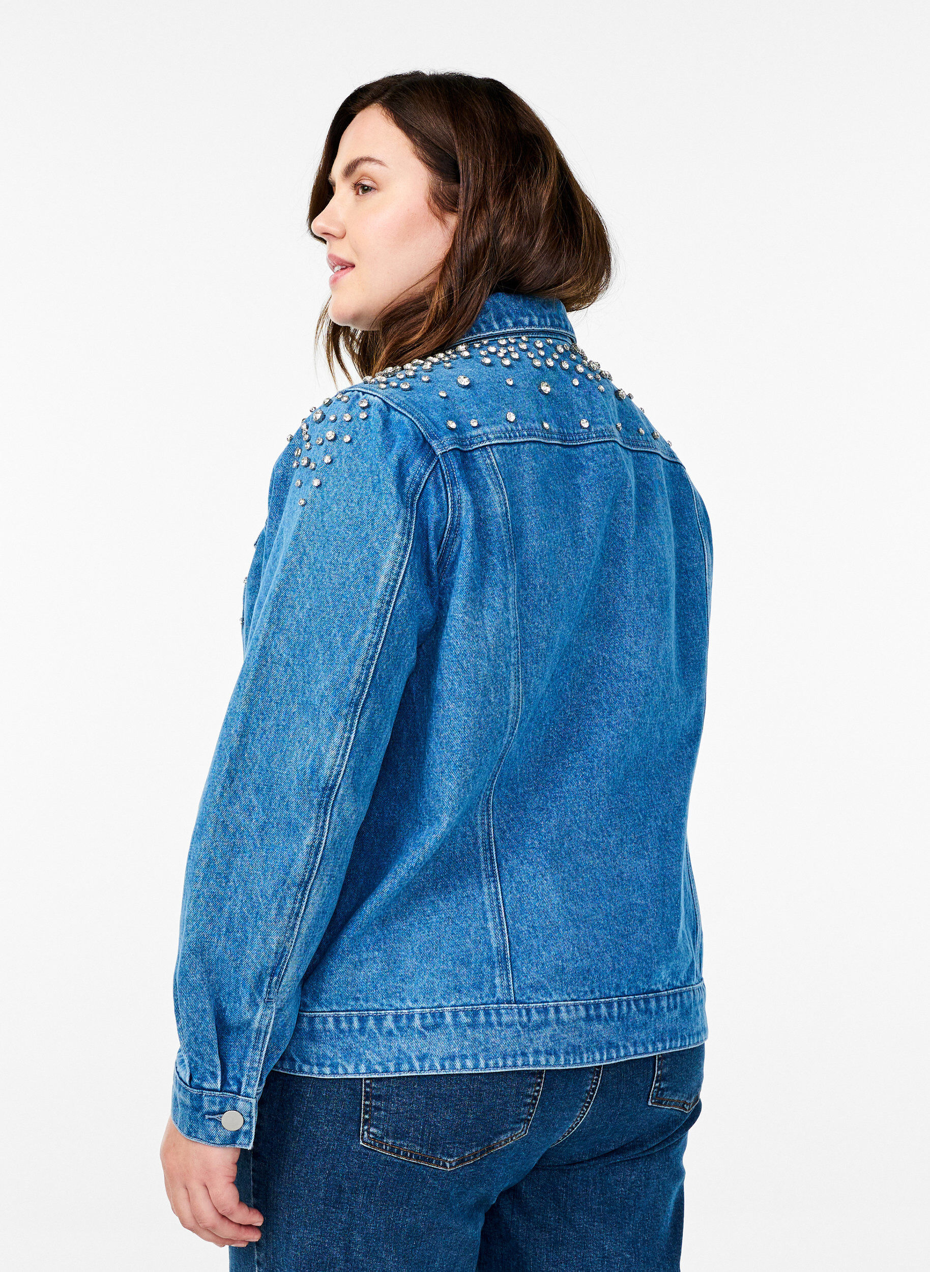 Zizzi Jeansjacke mit Strasssteinen, Blau, Model image number 2