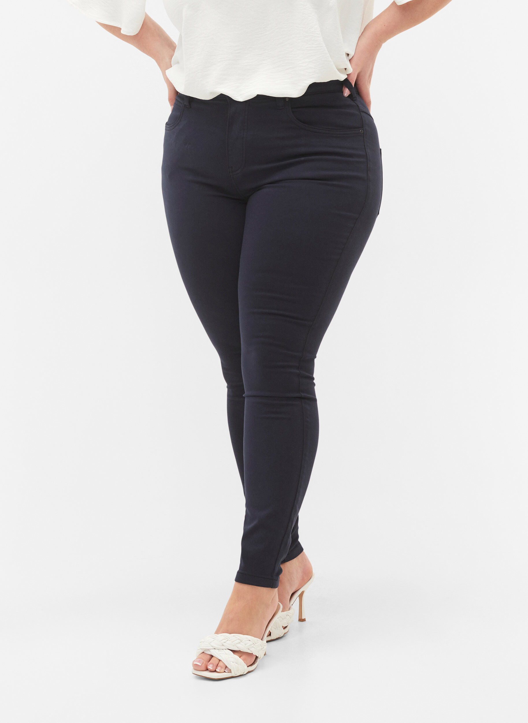 Zizzi Jean Amy super slim &agrave; taille haute, Night Sky, Model image number 2