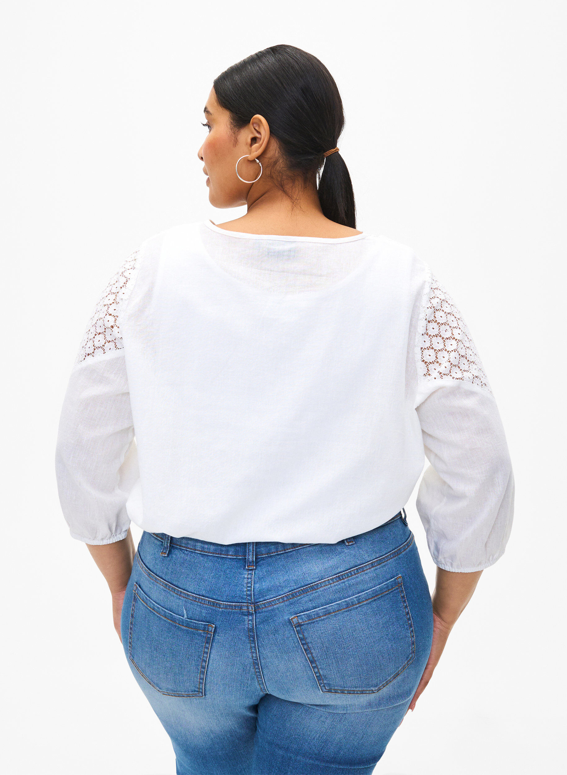 Zizzi Bluse aus Baumwollmischung mit Leinen und H&auml;keldetails, Bright White, Model image number 1