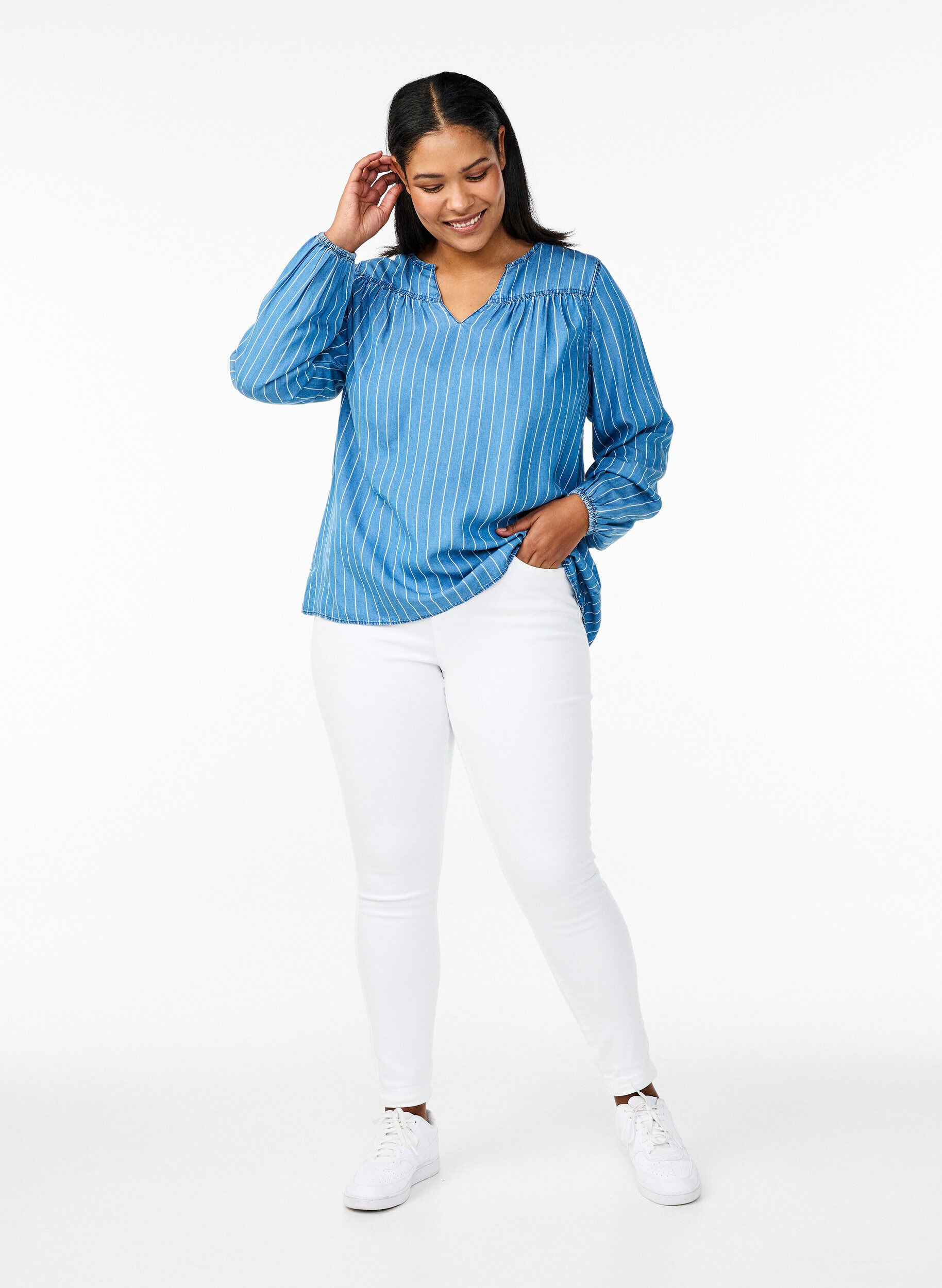 Zizzi Streifebluse aus Denim mit langen &Auml;rmeln, Blau, Model image number 1