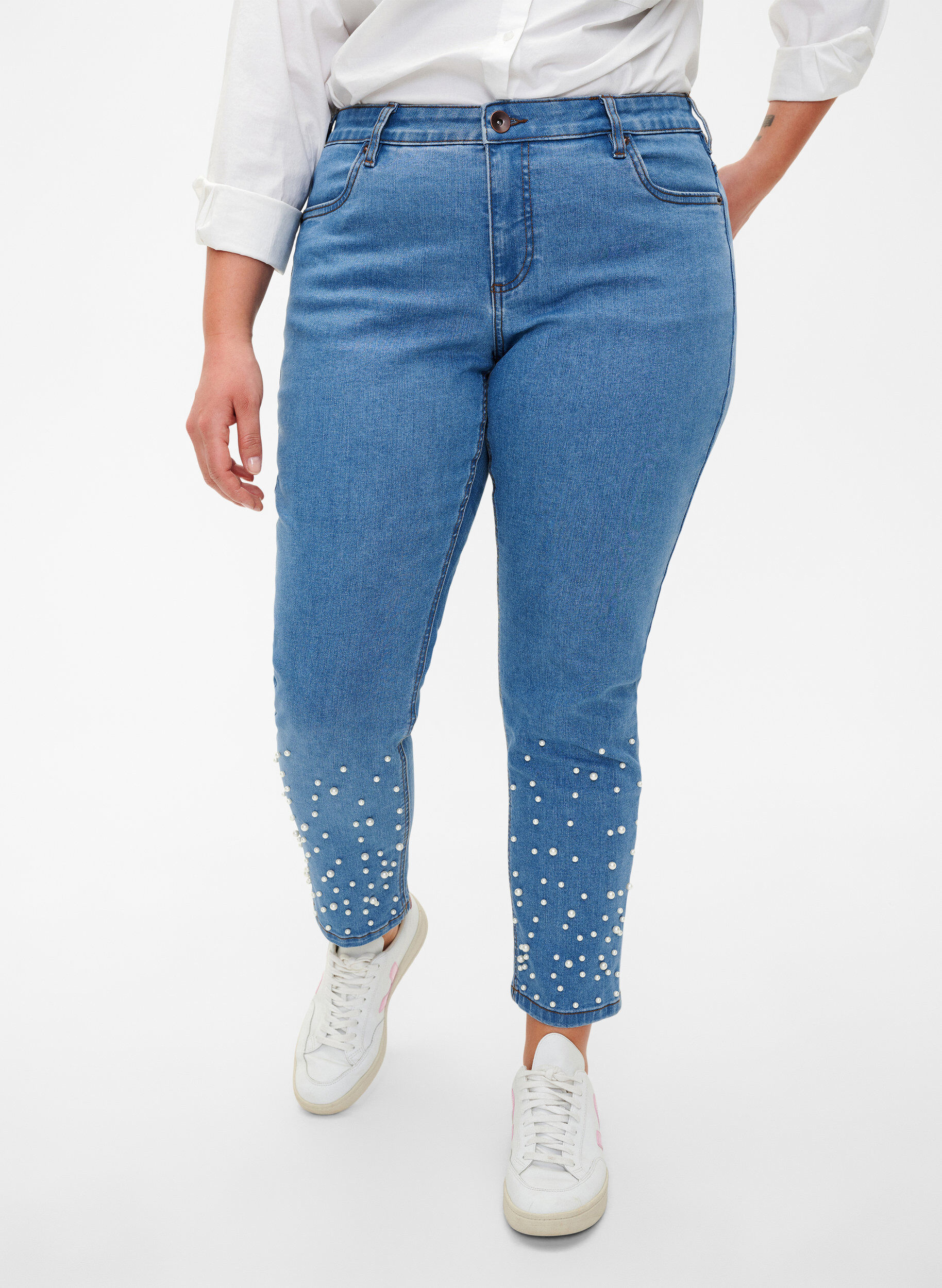 Zizzi Schmal geschnittene Emily Jeans mit Perlen, Light Blue, Model image number 2