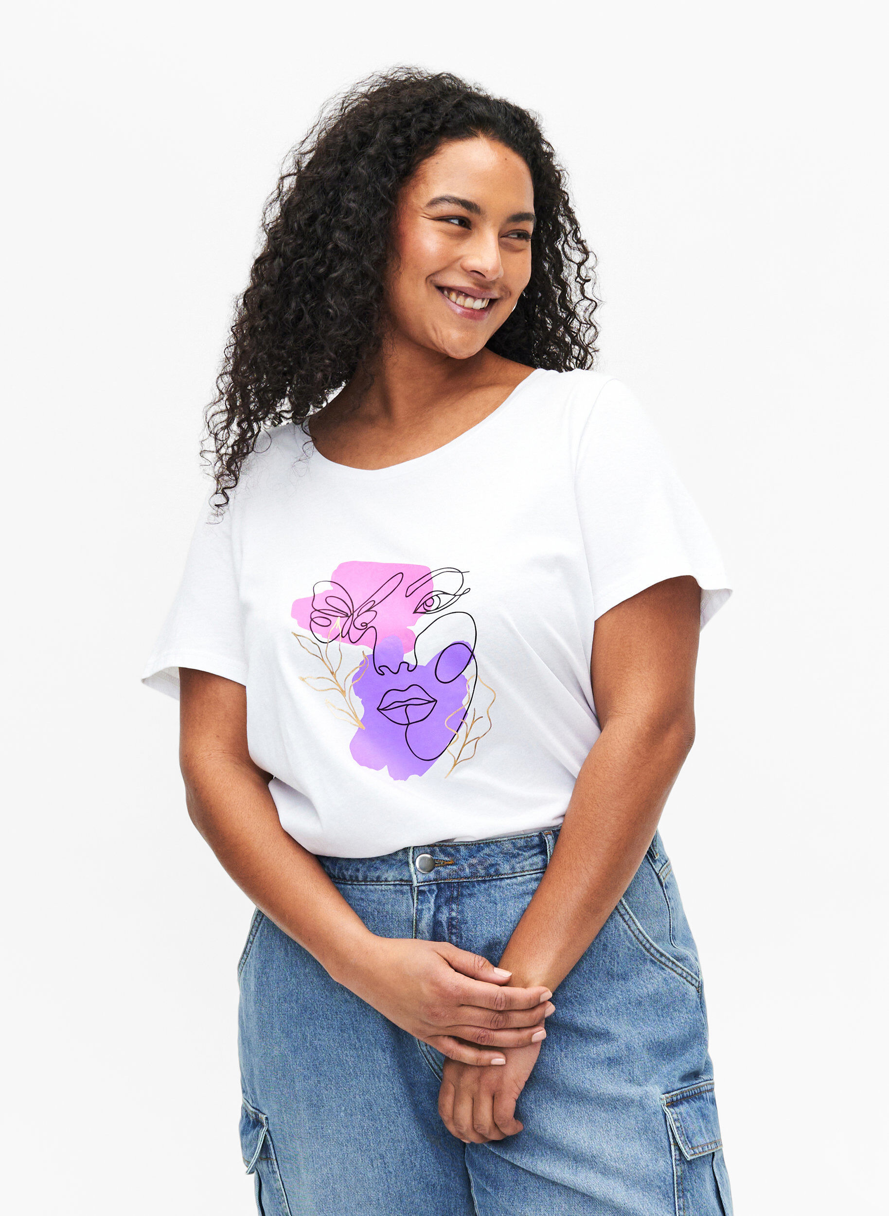 Zizzi Baumwoll-T-Shirt mit Motiv, B. White w. Face, Model image number 0