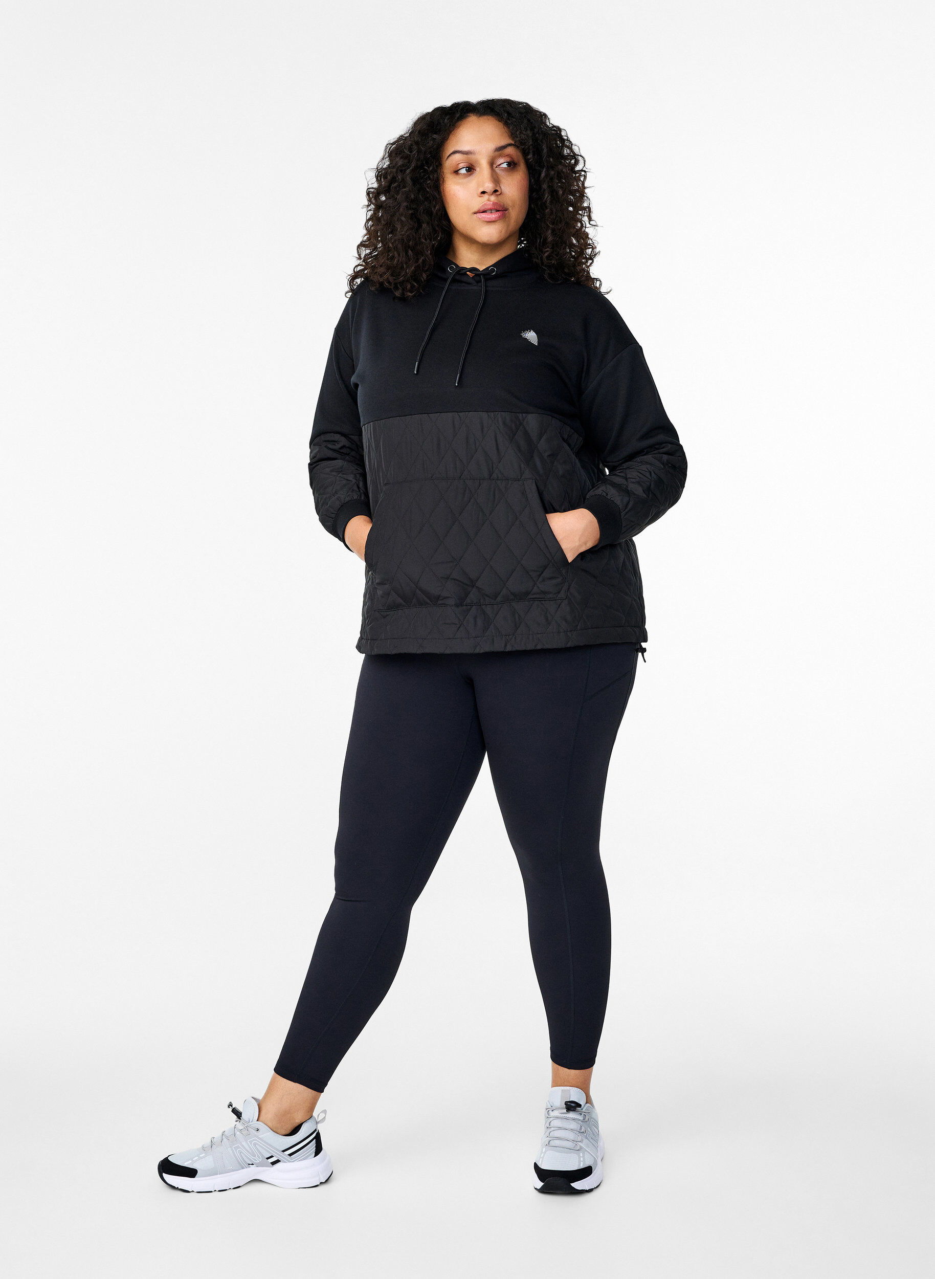 Zizzi Sweat &agrave; capuche rembourr&eacute;, Black, Model image number 3