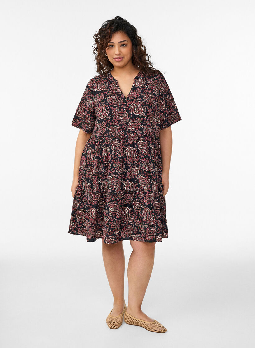 Robe &agrave; manches courtes coupe trap&egrave;ze avec d&eacute;coupes, Noir, Model image number 1