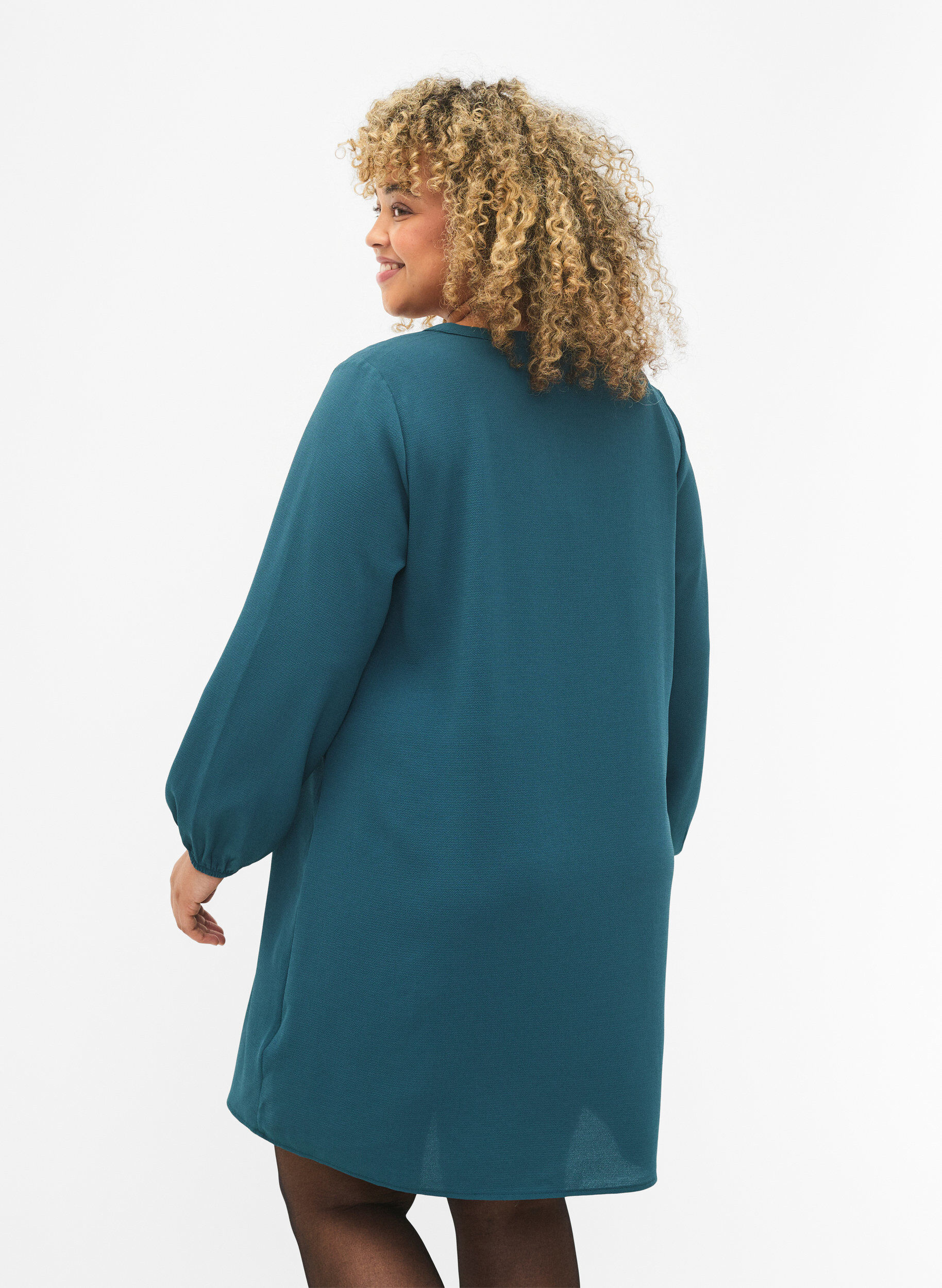 Zizzi Lang&auml;rmeliges Kleid mit V-Ausschnitt., Deep Teal, Model image number 1