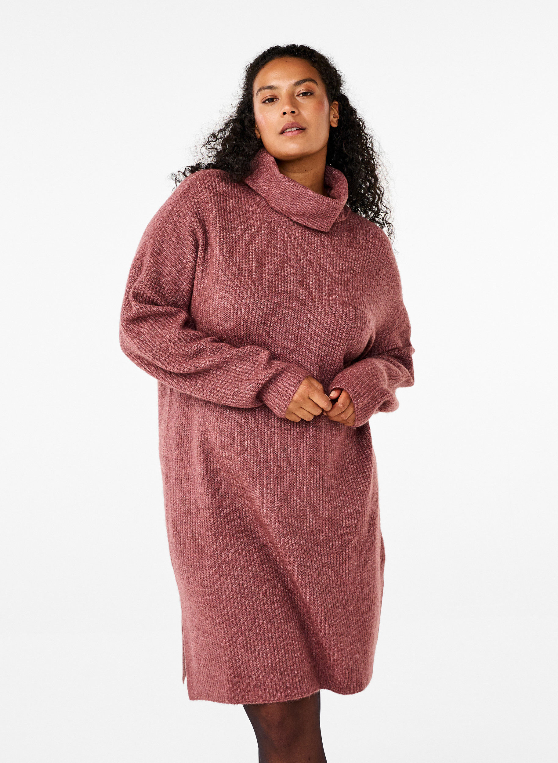 Strickkleid mit Rollkragen, Rot, Model