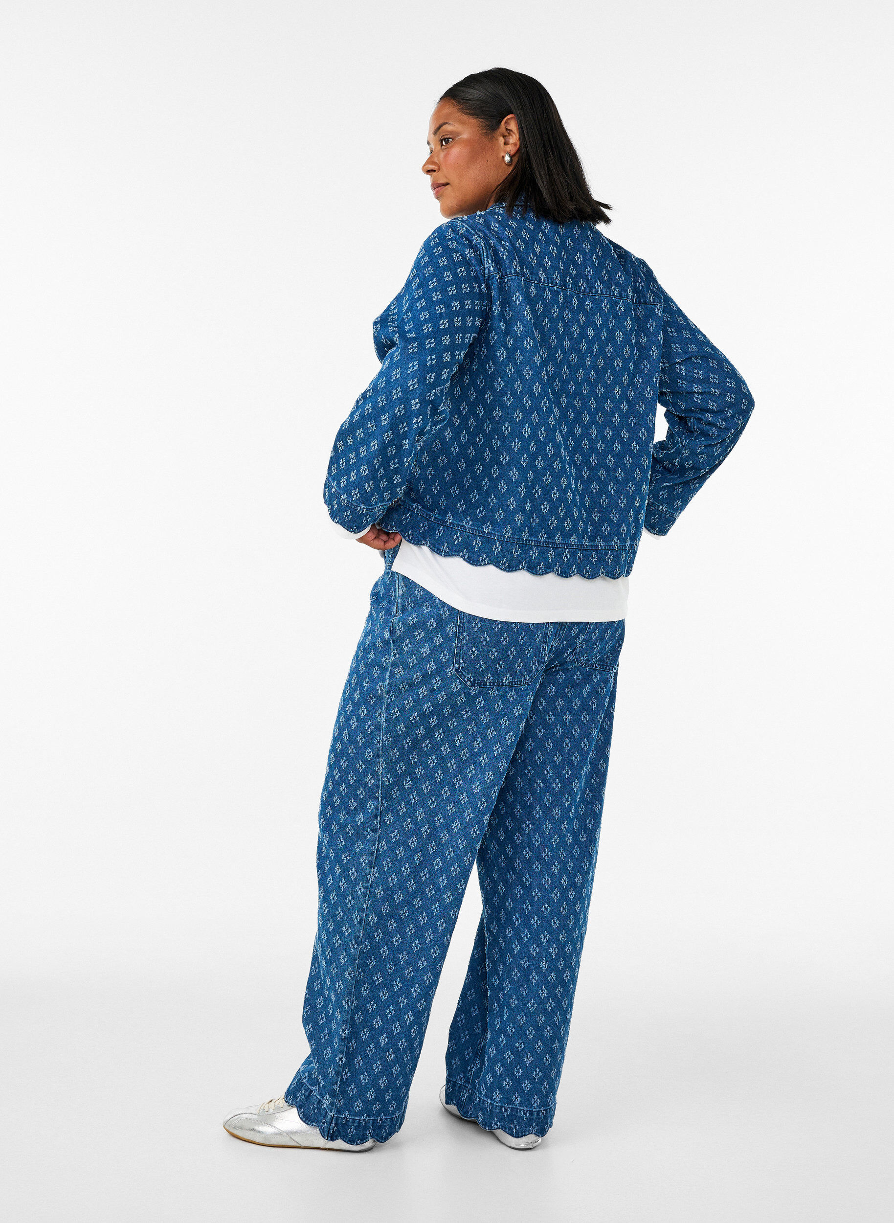 ZizziMyra Jeans mit weiter Passform und abgenutzter Optik, Blau, Model image number 1